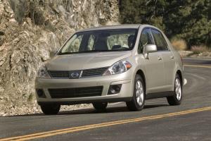Nissan Tiida Sedan '2005